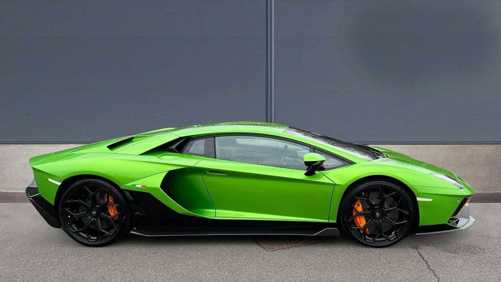 Green Lamborghini Aventador Hires